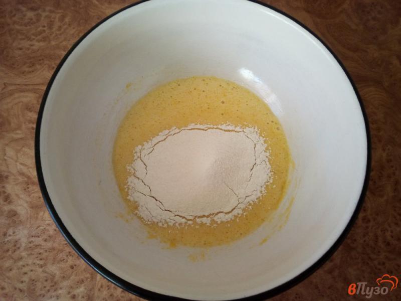 Фото приготовление рецепта: Бисквитный медовик с заварным кремом шаг №9