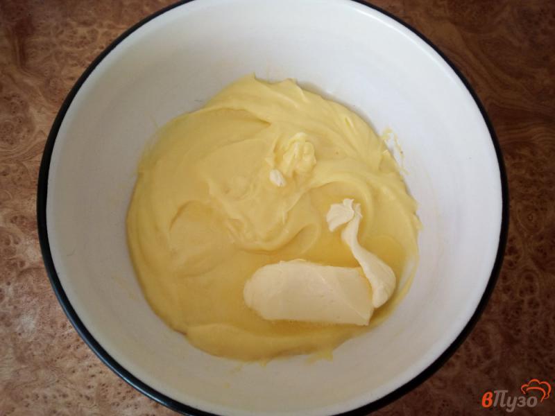 Фото приготовление рецепта: Бисквитный медовик с заварным кремом шаг №11
