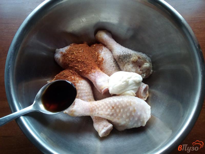 Фото приготовление рецепта: Куриные голени с овощами в духовке шаг №1