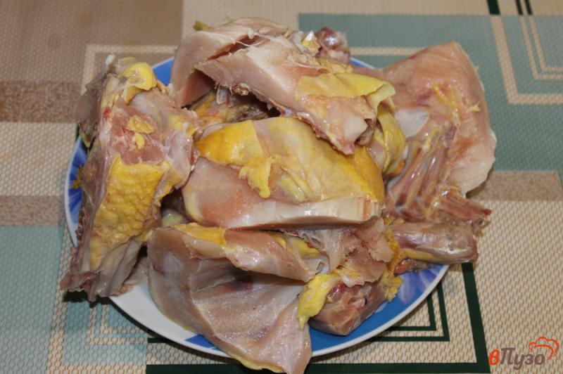 Фото приготовление рецепта: Курица тушеная с перцем и травами шаг №1