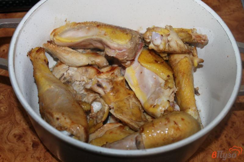 Фото приготовление рецепта: Курица тушеная с перцем и травами шаг №2