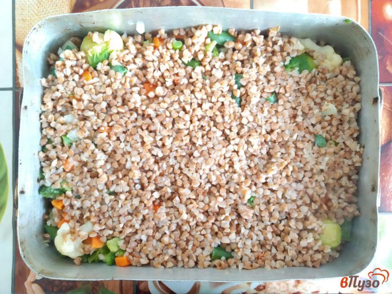 Фото приготовление рецепта: Запеканка из гречки с овощами шаг №10