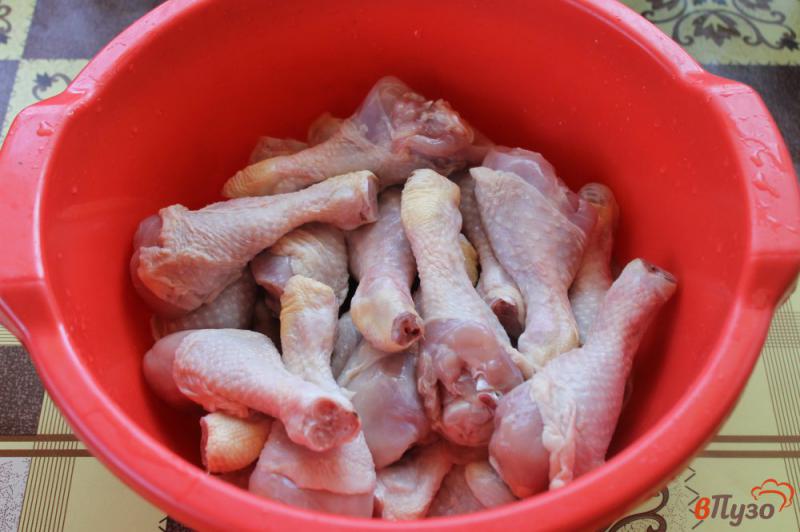 Фото приготовление рецепта: Куриные голени в луково - горчичном маринаде шаг №1