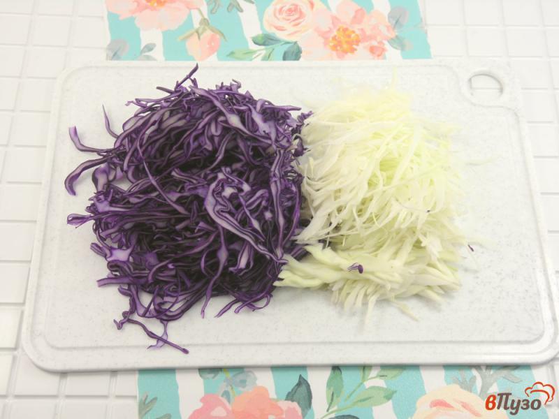 Фото приготовление рецепта: Салат из трех видов капусты шаг №1