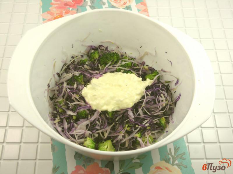 Фото приготовление рецепта: Салат из трех видов капусты шаг №5