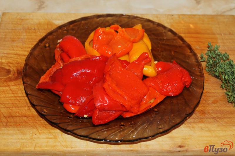 Фото приготовление рецепта: Салат из печеного перца с тимьяном и чесноком шаг №1
