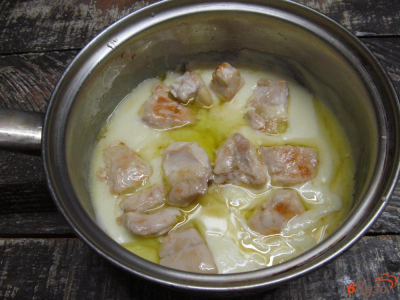 Фото приготовление рецепта: Сочное филе курицы в сметанном соусе шаг №4