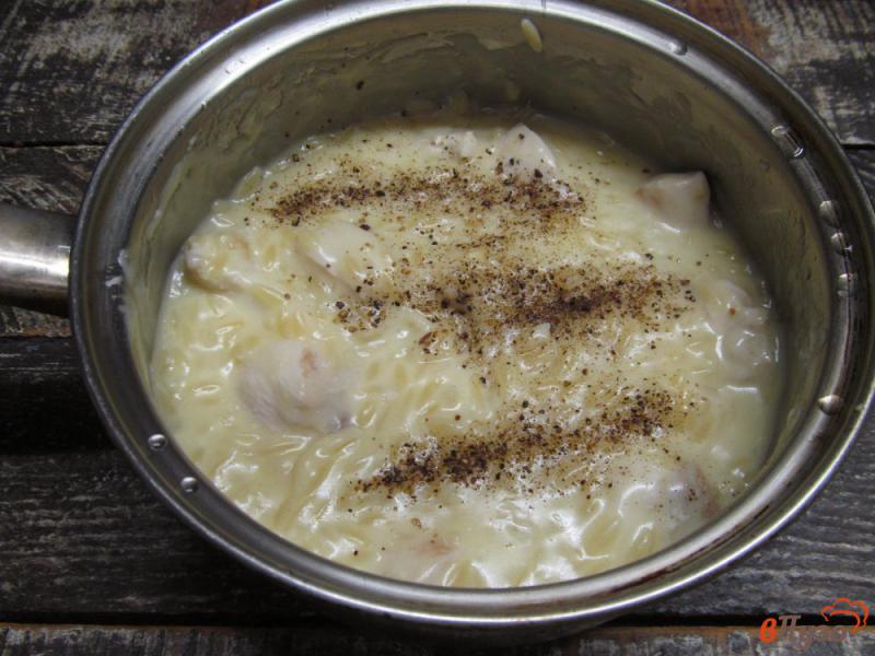 Фото приготовление рецепта: Сочное филе курицы в сметанном соусе шаг №7