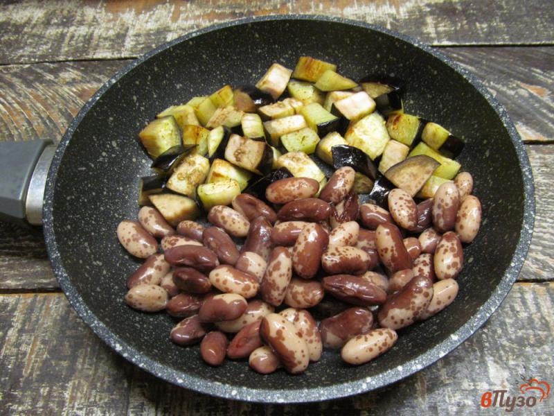 Фото приготовление рецепта: Ужин из баклажана с фасолью шаг №2