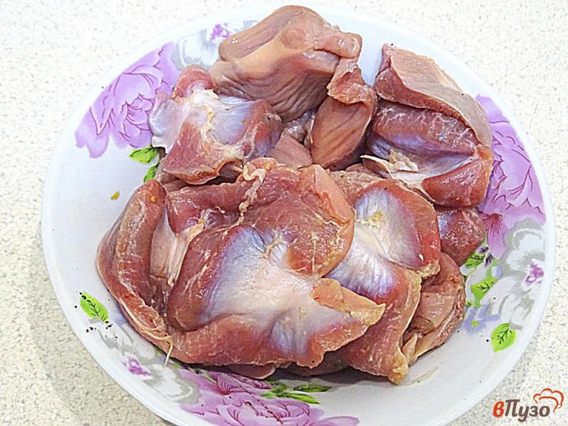 Фото приготовление рецепта: Куриные желудки в остром томатном соусе шаг №1