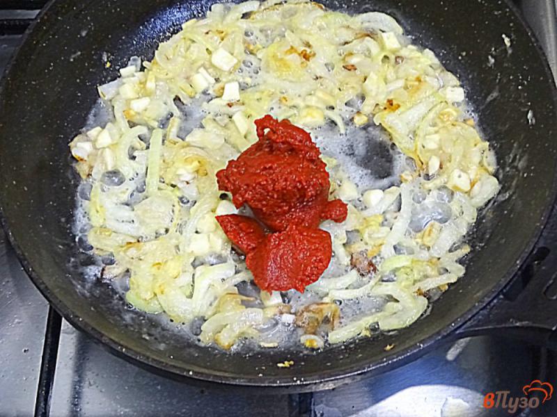 Фото приготовление рецепта: Куриные желудки в остром томатном соусе шаг №5