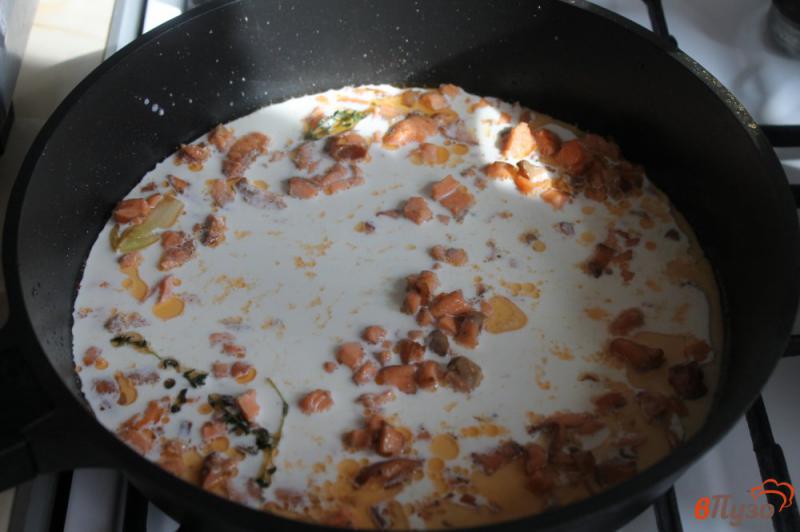 Фото приготовление рецепта: Спагетти со сливочно - горчичным соусом и лососем шаг №3