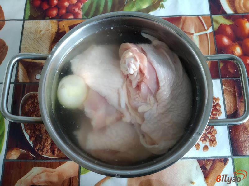 Фото приготовление рецепта: Куриные бедра в сырном соусе шаг №2