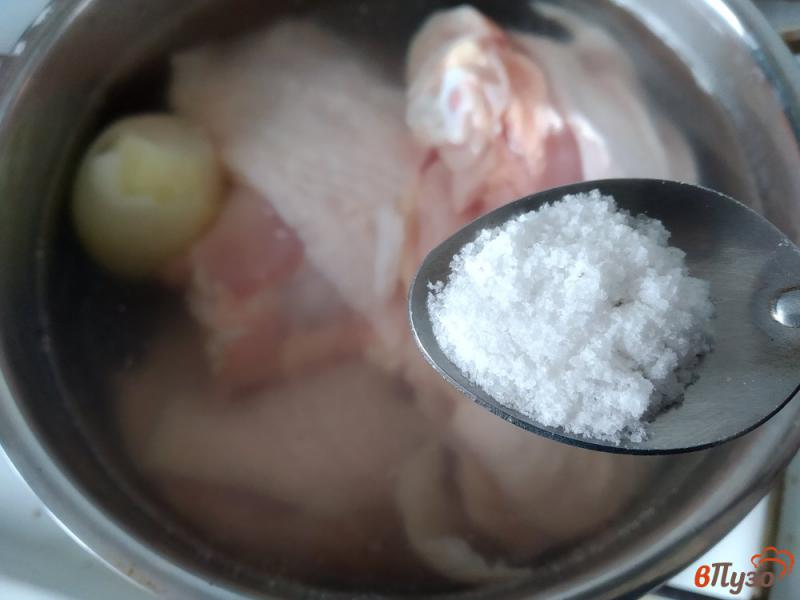 Фото приготовление рецепта: Куриные бедра в сырном соусе шаг №3