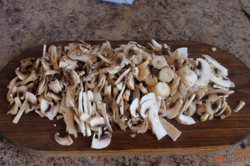Фото приготовление рецепта: Лаваш с грибами, кукурузой и овощами шаг №1