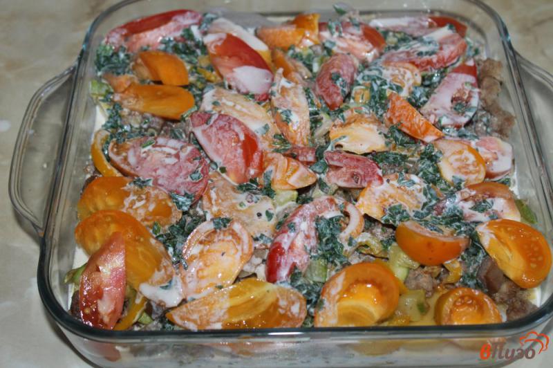 Фото приготовление рецепта: Картофель с овощами и свининой в духовке шаг №8