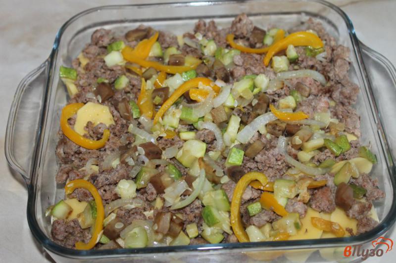 Фото приготовление рецепта: Картофель с овощами и свининой в духовке шаг №7