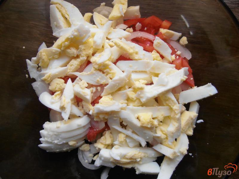 Фото приготовление рецепта: Салат из дайкона с помидорами шаг №4