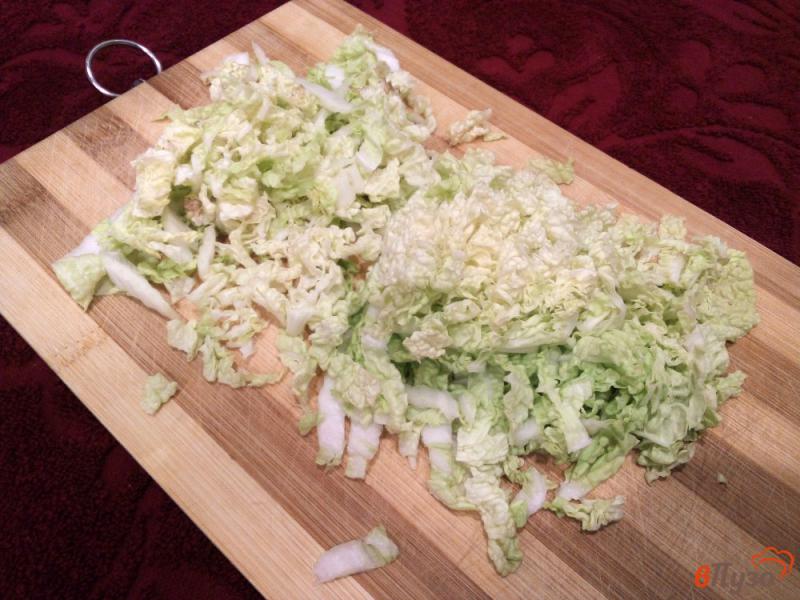 Фото приготовление рецепта: Капустный салат с копченым окорочком шаг №1
