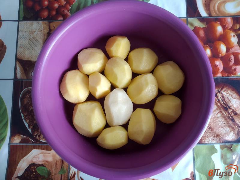 Фото приготовление рецепта: Картошка с фаршем под ленивым соусом бешамелем шаг №1