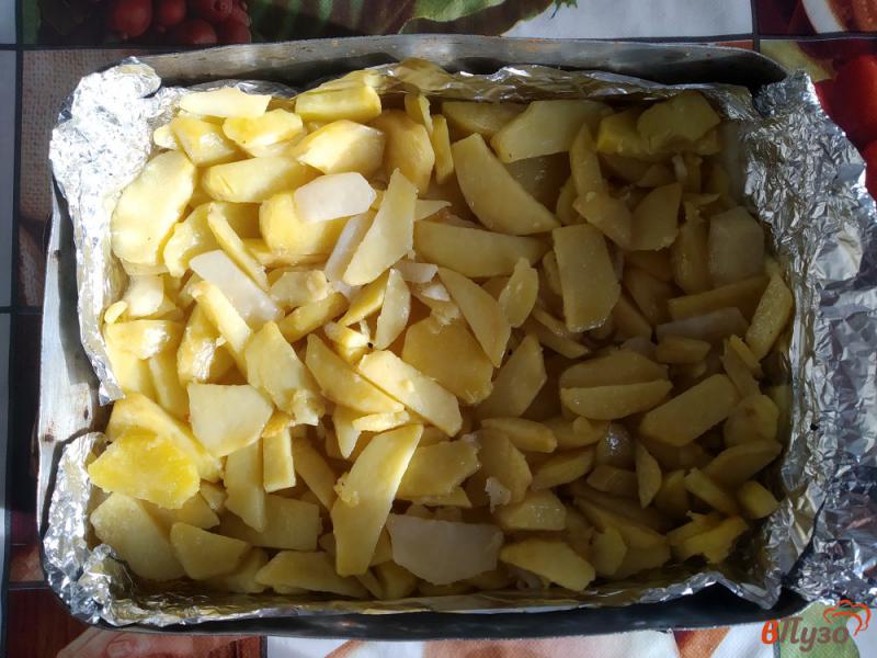 Фото приготовление рецепта: Картошка с фаршем под ленивым соусом бешамелем шаг №5
