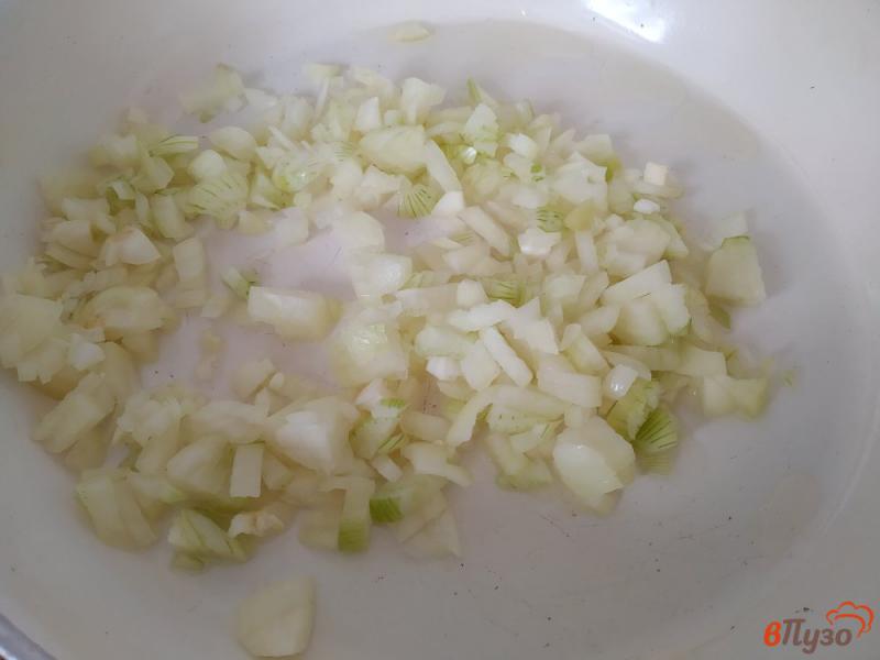 Фото приготовление рецепта: Картошка с фаршем под ленивым соусом бешамелем шаг №6