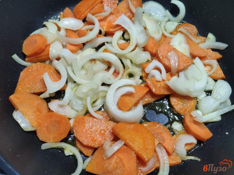 Фото приготовление рецепта: Жареные овощи с чесноком и укропом шаг №2