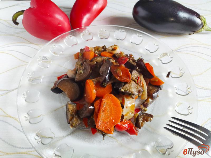Фото приготовление рецепта: Жареные овощи с чесноком и укропом шаг №9