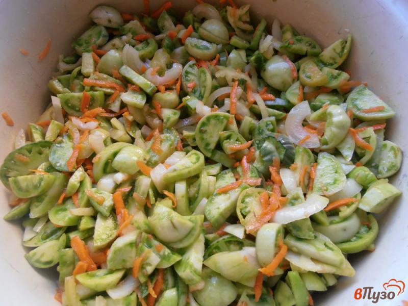 Фото приготовление рецепта: Салат из зеленых помидор на зиму шаг №6