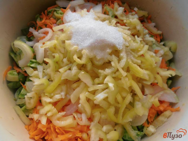 Фото приготовление рецепта: Салат из зеленых помидор на зиму шаг №5