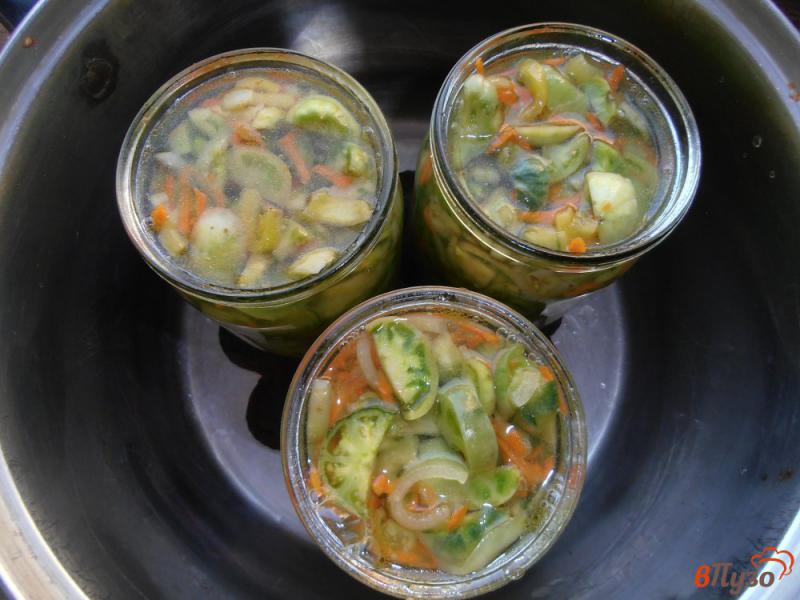 Фото приготовление рецепта: Салат из зеленых помидор на зиму шаг №7