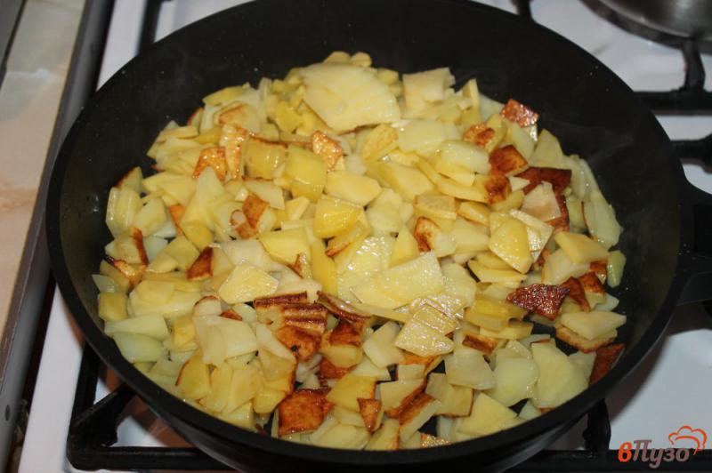 Фото приготовление рецепта: Жареный картофель с мясом и перцем шаг №1