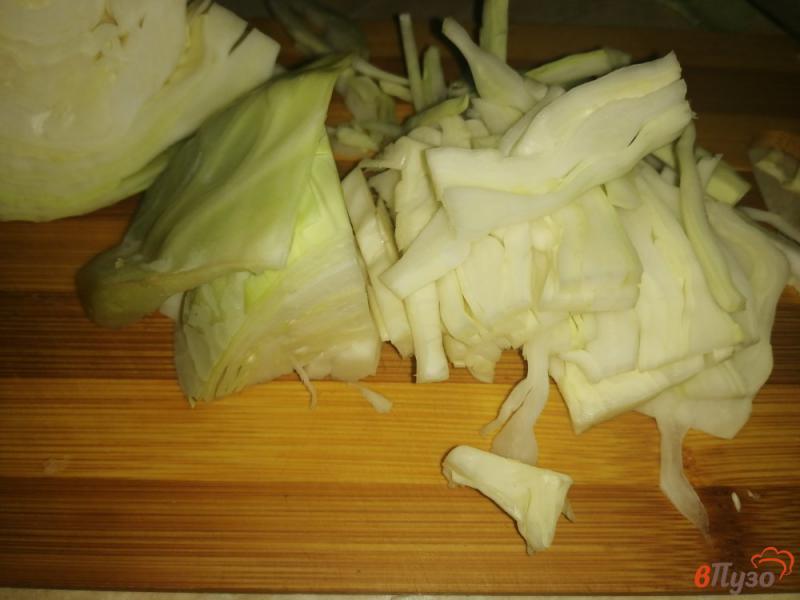 Фото приготовление рецепта: Тушеная капуста с шампиньонами в мультиварке шаг №5