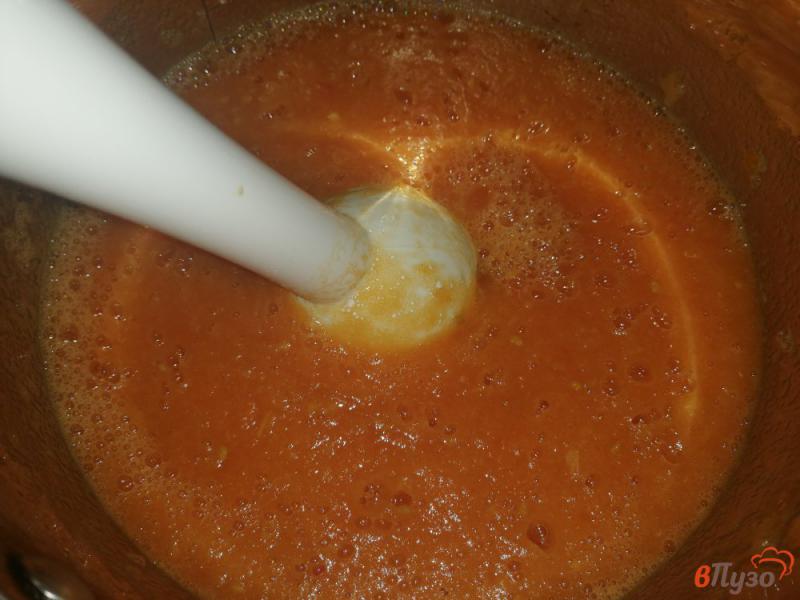 Фото приготовление рецепта: Томатно-яблочный соус на зиму шаг №7