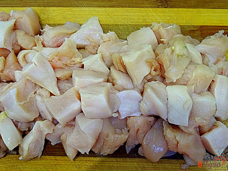 Фото приготовление рецепта: Куриное филе в кефирном соусе шаг №1