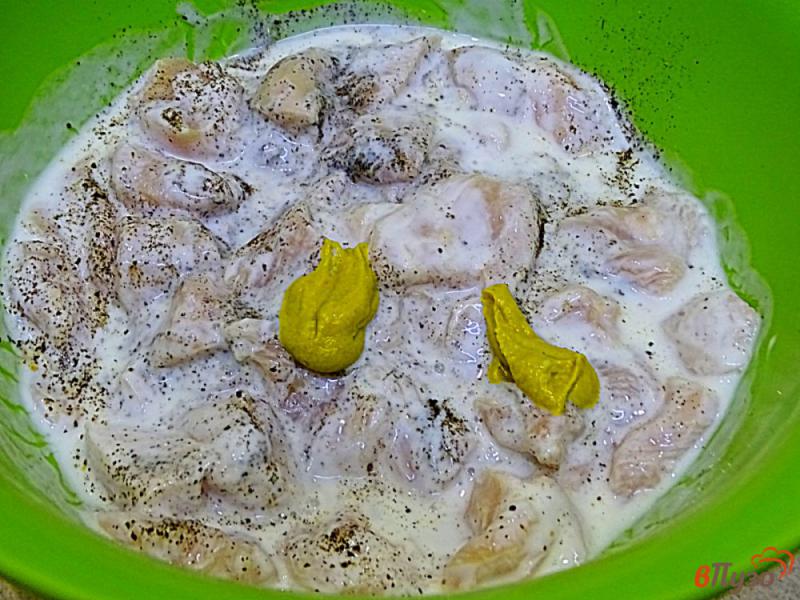 Фото приготовление рецепта: Куриное филе в кефирном соусе шаг №3