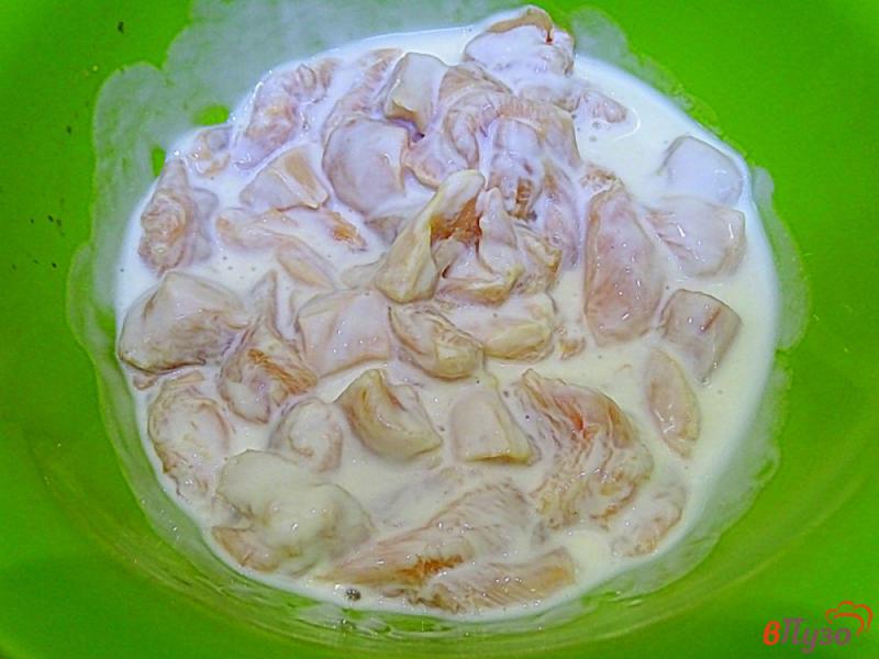 Фото приготовление рецепта: Куриное филе в кефирном соусе шаг №2