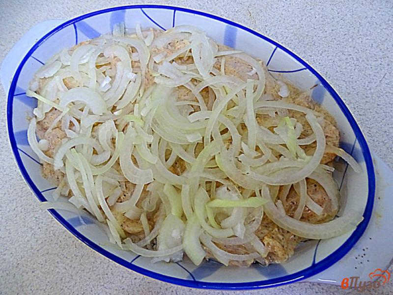 Фото приготовление рецепта: Куриное филе в кефирном соусе шаг №6