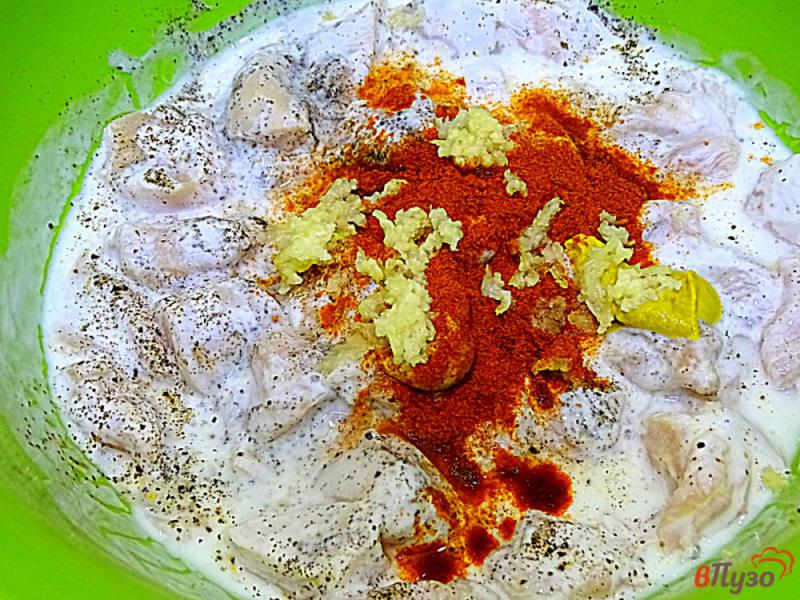 Фото приготовление рецепта: Куриное филе в кефирном соусе шаг №4