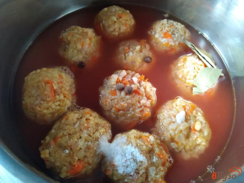Фото приготовление рецепта: Тефтели с булгуром в томатном соусе шаг №14