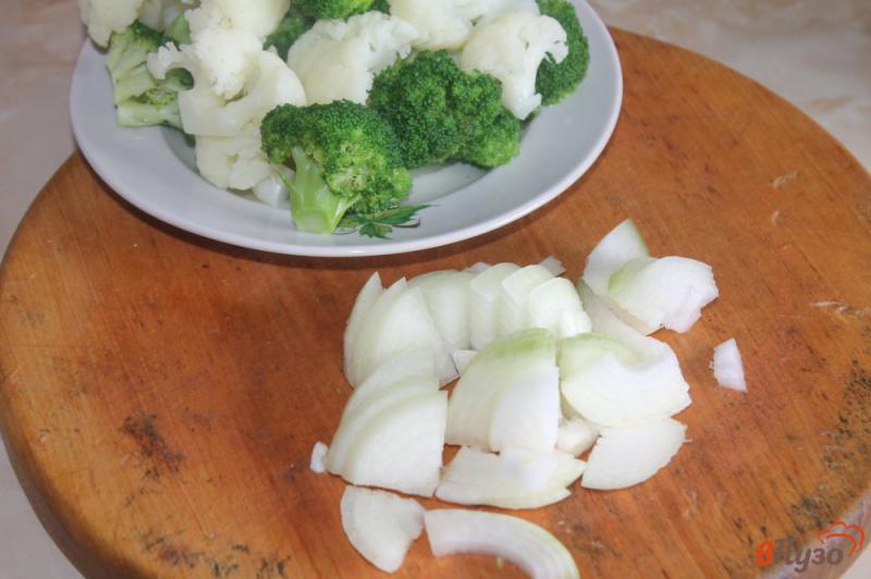 Фото приготовление рецепта: Соте из грибов, цветной капусты и баклажана шаг №2