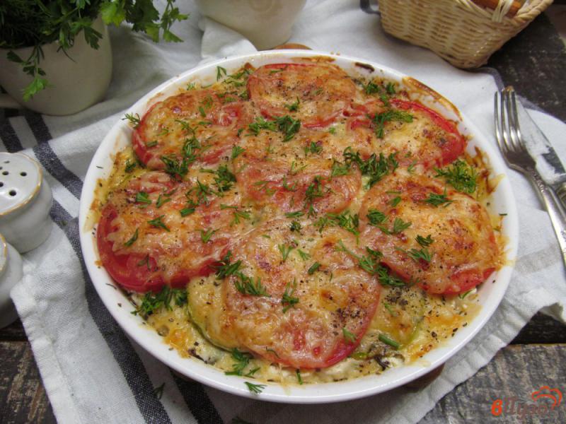 Фото приготовление рецепта: Мясной пирог без теста с жареным кабачком и помидором шаг №12
