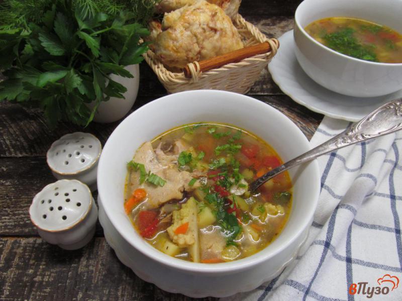 Фото приготовление рецепта: Куриный суп с цветной капустой шаг №8