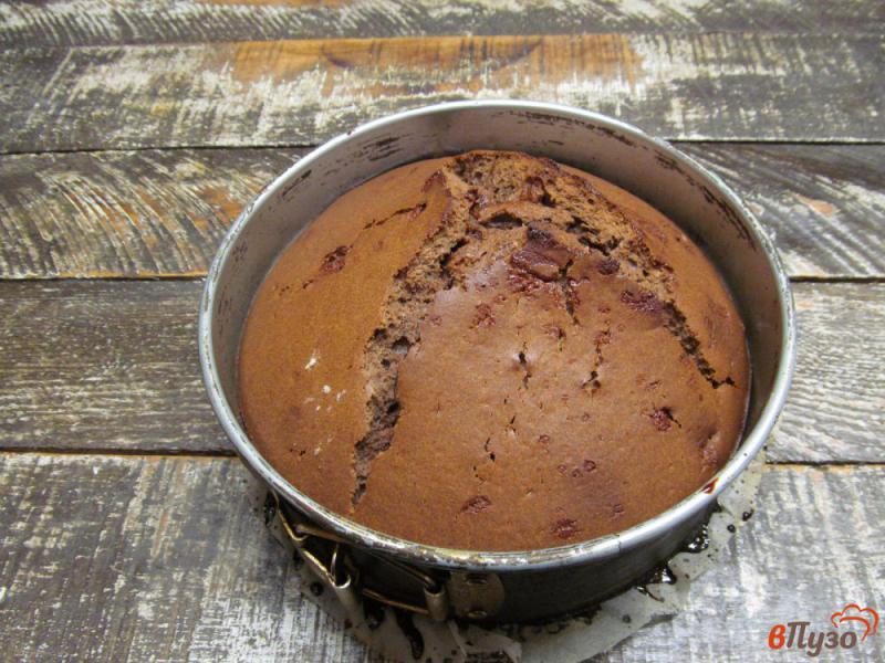 Фото приготовление рецепта: Шоколадный пирог - перевертыш с грушами шаг №15
