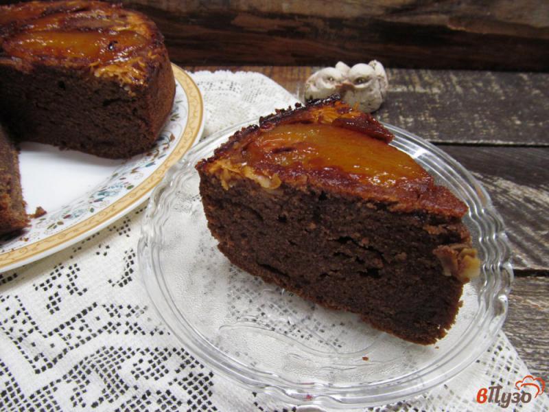 Фото приготовление рецепта: Шоколадный пирог - перевертыш с грушами шаг №17