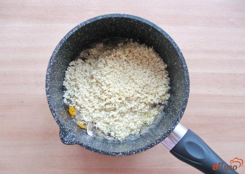 Фото приготовление рецепта: Пшенная каша с грибами шаг №3