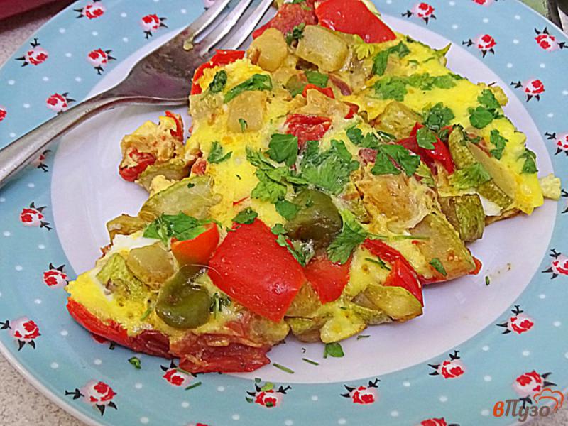Фото приготовление рецепта: Кабачок с яйцами и чесноком на завтрак шаг №7