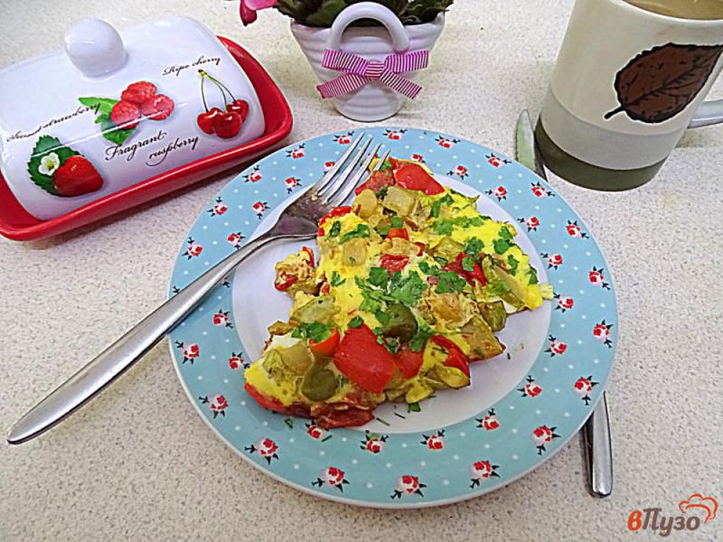 Фото приготовление рецепта: Кабачок с яйцами и чесноком на завтрак шаг №8