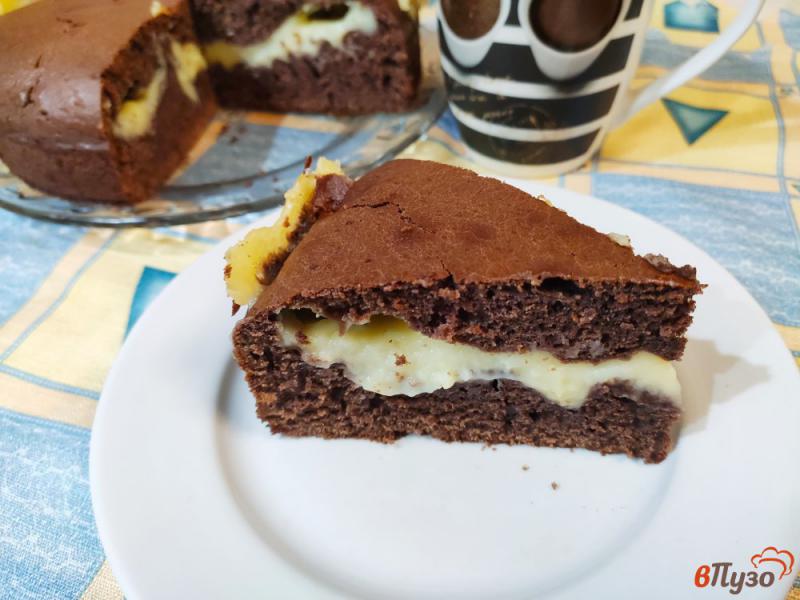 Фото приготовление рецепта: Шоколадный пирог с заварным кремом шаг №15