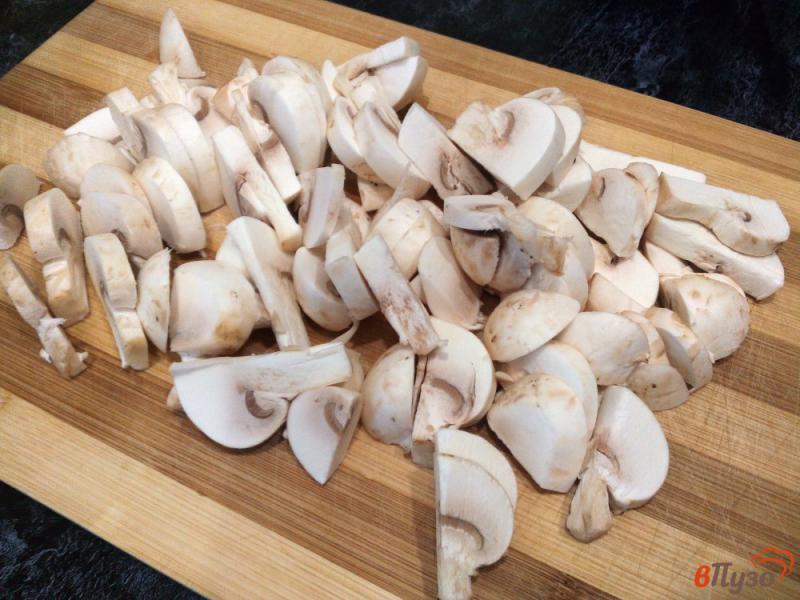 Фото приготовление рецепта: Тушеные грибы с овощами и майонезом шаг №1
